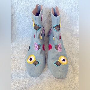 Fabulous Betsey Johnson Jean Ankle Boots with Embroidery Size 7.5M